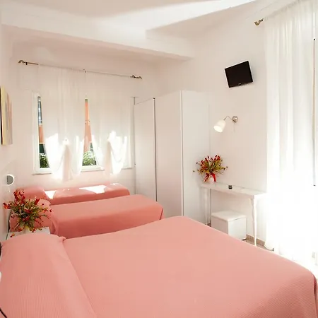 Lydia Hotel 2*
